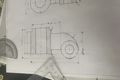 Rysunki techniczne przedstawiające detale mechaniczne z wymiarami. Widoczne są przekroje i rzuty.