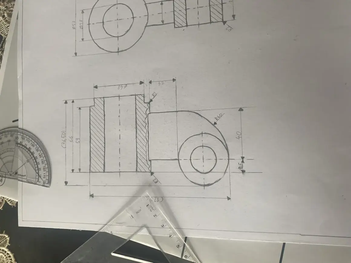 Rysunki techniczne przedstawiające detale mechaniczne z wymiarami. Widoczne są przekroje i rzuty.