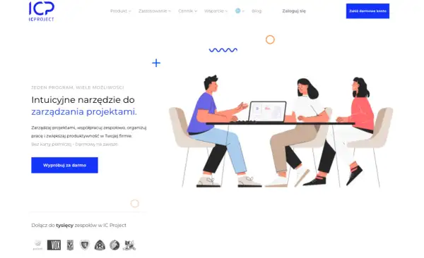Intuicyjne oprogramowanie do zarządzania projektami. Zespół pracuje nad projektem przy laptopie, zwiększając produktywność.